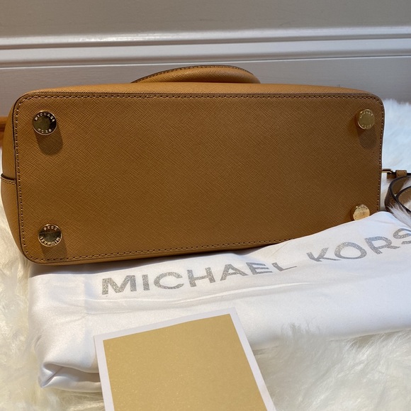 Michael Kors Crossbody - Picture 15 of 16